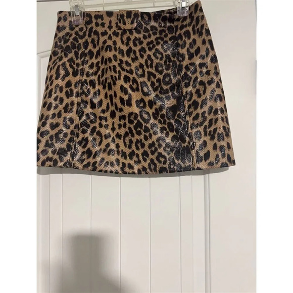 Know One Cares Women's Animal Print Mini Skirt Size M Multicolor - Picture 4 of 8